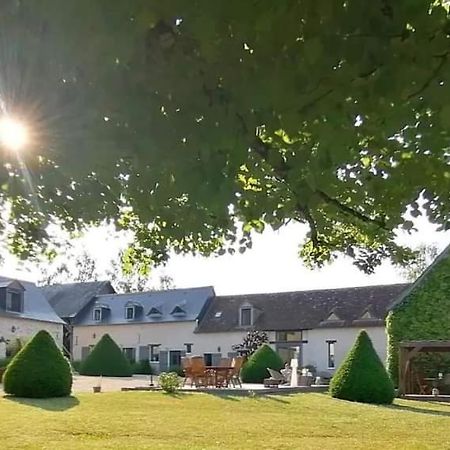 Domaine De La Limetiere Hotel Neuvy-le-Roi Bagian luar foto