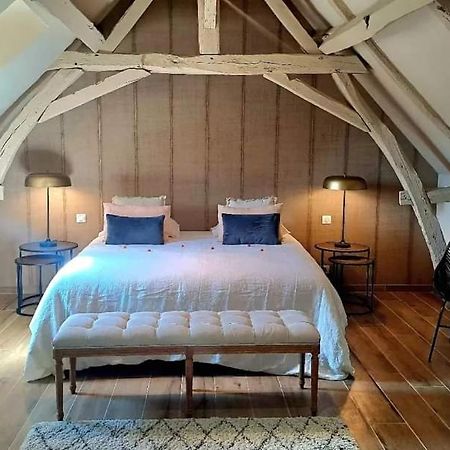 Domaine De La Limetiere Hotel Neuvy-le-Roi Bagian luar foto