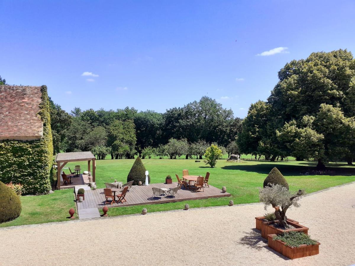 Domaine De La Limetiere Hotel Neuvy-le-Roi Bagian luar foto