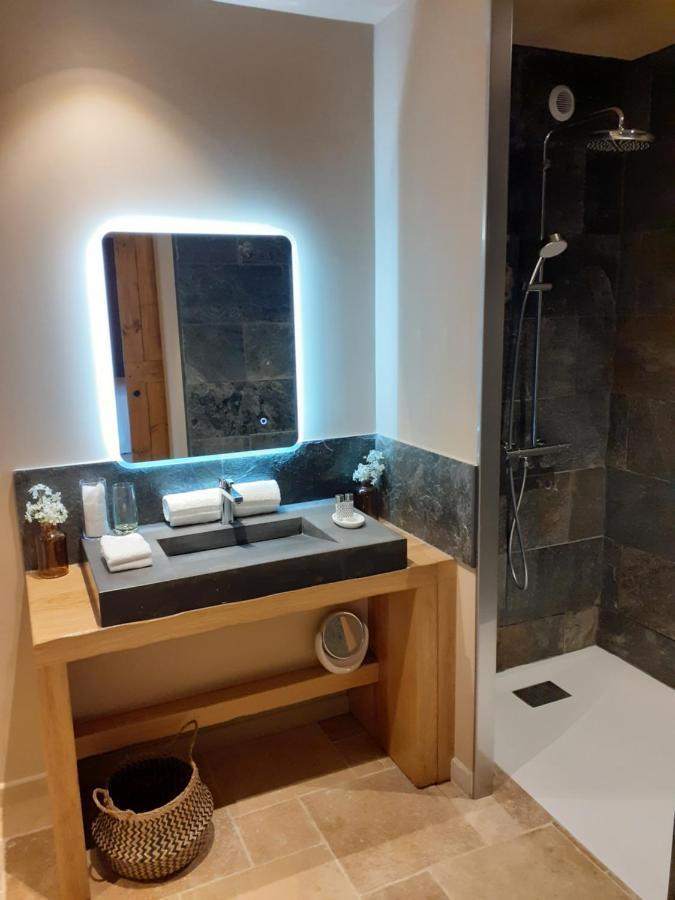 Domaine De La Limetiere Hotel Neuvy-le-Roi Bagian luar foto