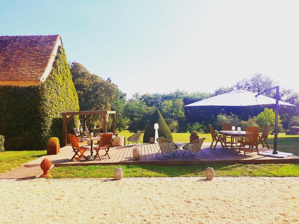 Domaine De La Limetiere Hotel Neuvy-le-Roi Bagian luar foto