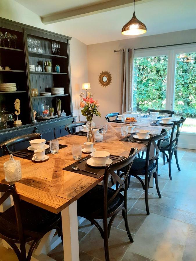 Domaine De La Limetiere Hotel Neuvy-le-Roi Bagian luar foto