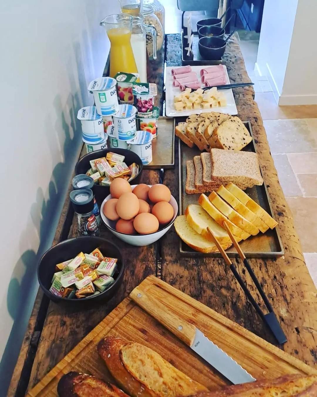 Domaine De La Limetiere Hotel Neuvy-le-Roi Bagian luar foto