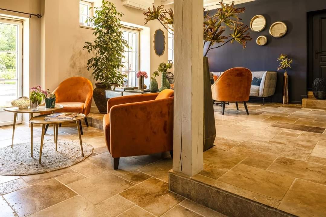 Domaine De La Limetiere Hotel Neuvy-le-Roi Bagian luar foto
