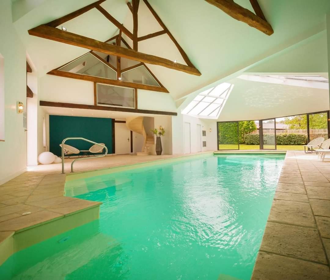 Domaine De La Limetiere Hotel Neuvy-le-Roi Bagian luar foto