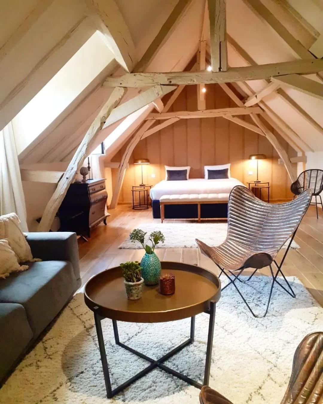 Domaine De La Limetiere Hotel Neuvy-le-Roi Bagian luar foto