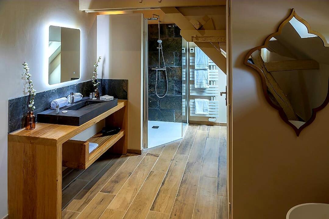Domaine De La Limetiere Hotel Neuvy-le-Roi Bagian luar foto